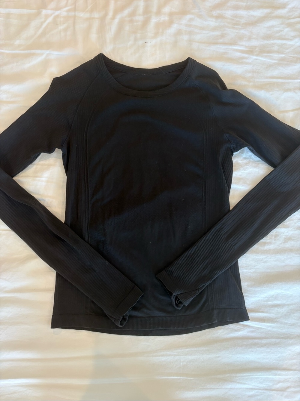 Old Navy Black Long Sleeve Seamless Workout Tee
